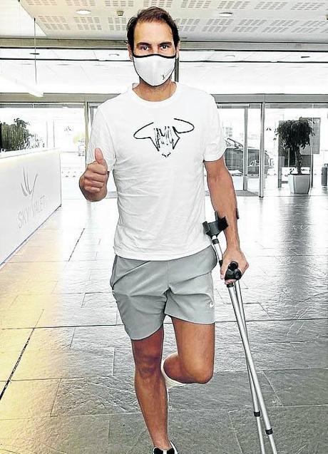 Imagen - Hace sólo cuatro meses. Rafa Nadal posa con muletas el pasado mes de septiembre en pleno proceso de recuperación de sus dolencias físicas. instagram. rafa nadal