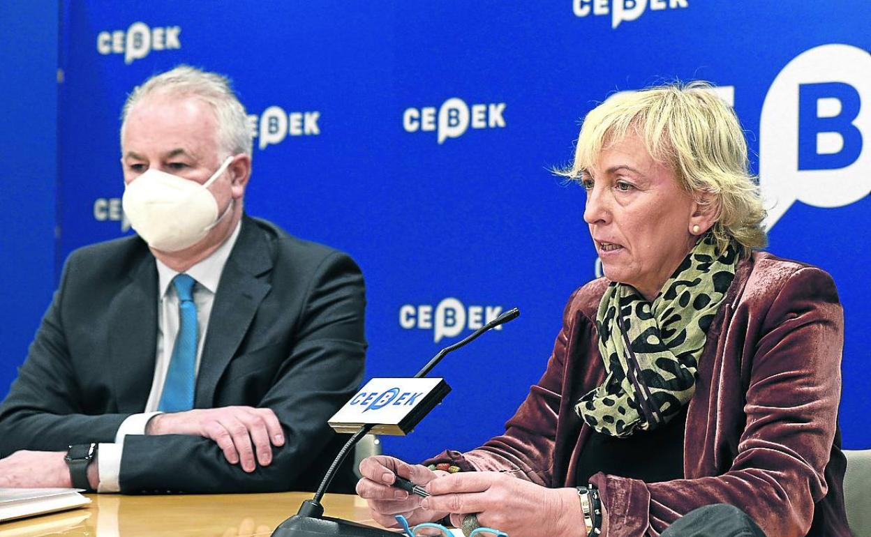 Francisco Javier Azpiazu y Carolina Pérez Toledo, ayer, durante su comparecencia.