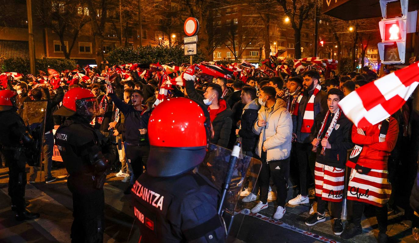 Fotos: San Mamés llevó en bolandas al Athletic