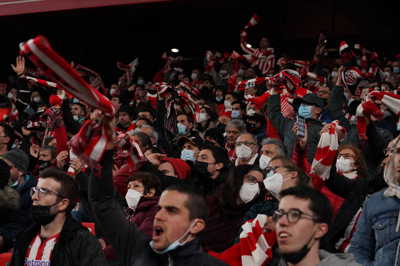 Fotos: San Mamés llevó en bolandas al Athletic