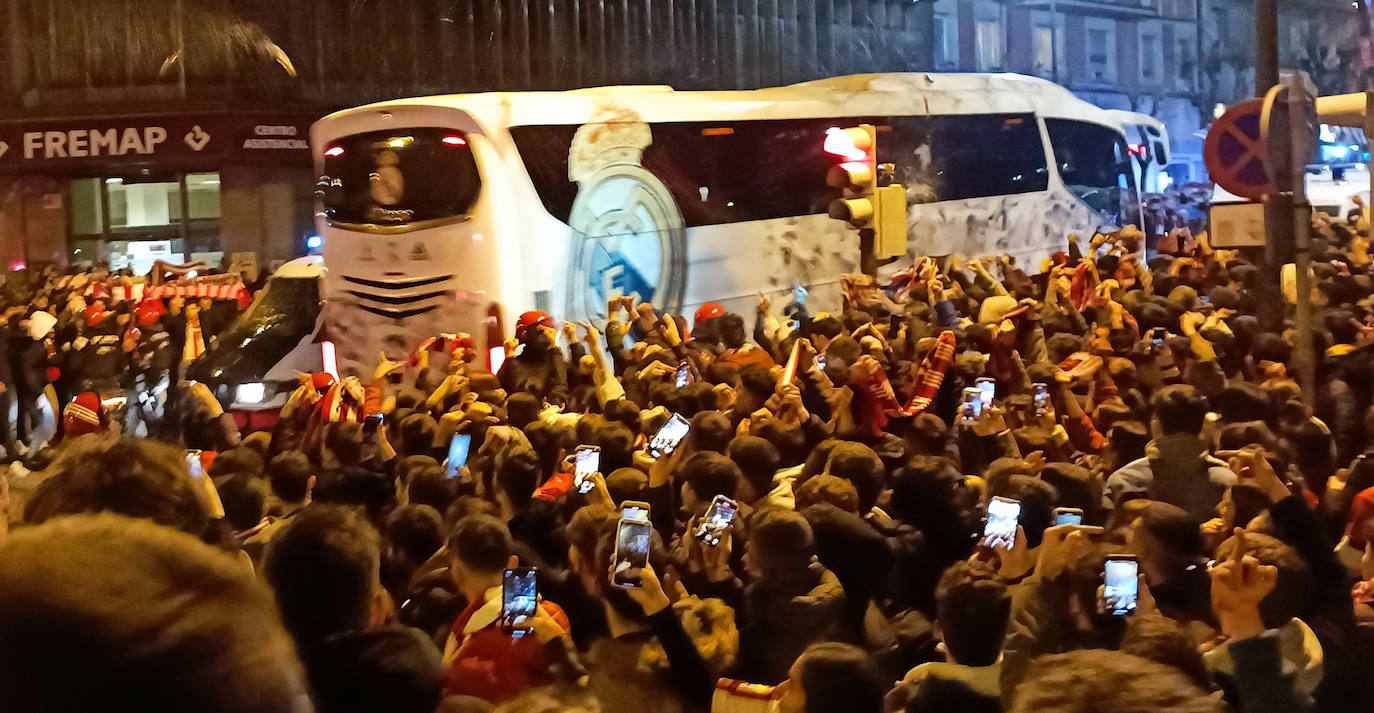 Fotos: San Mamés llevó en bolandas al Athletic