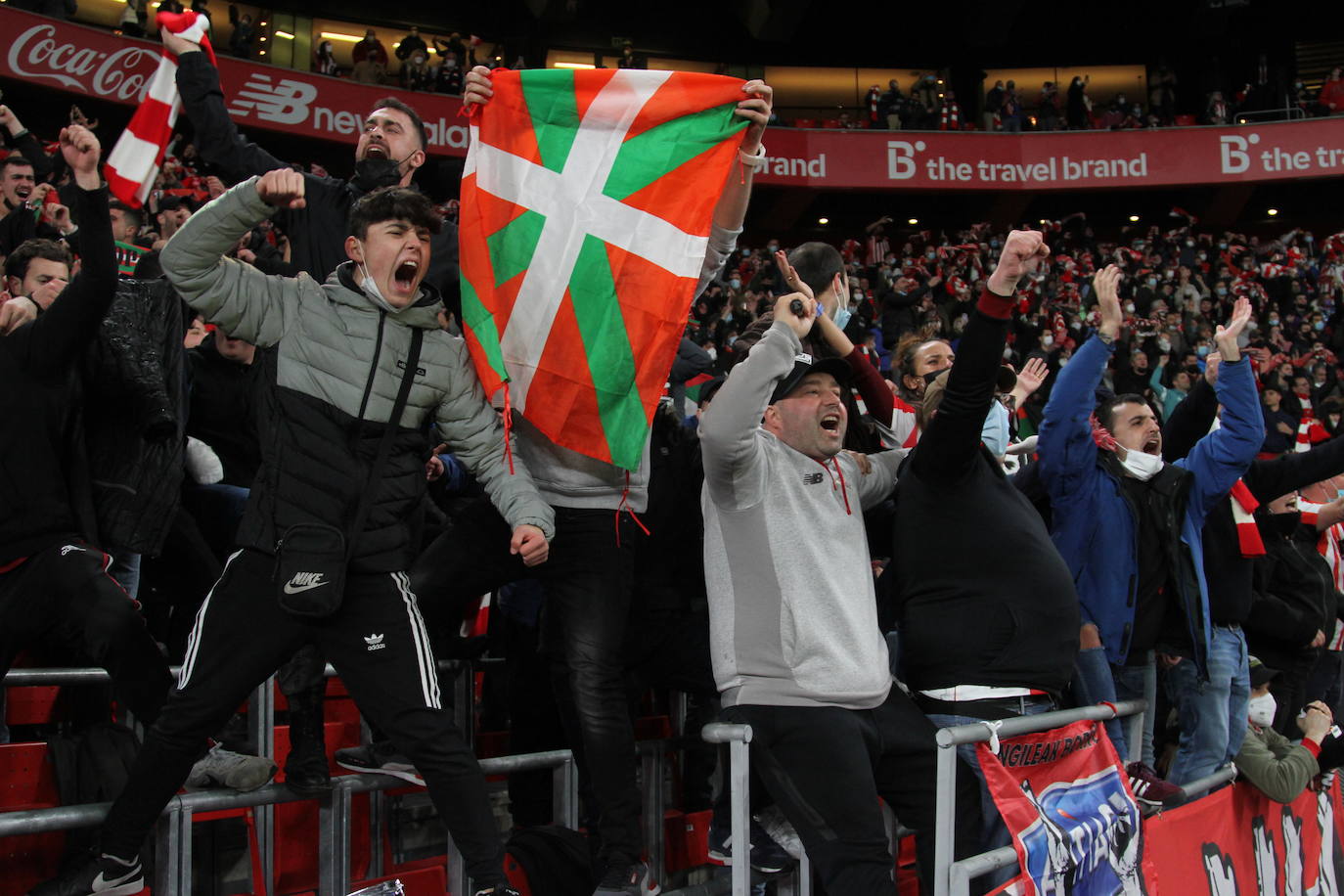 Fotos: San Mamés llevó en bolandas al Athletic