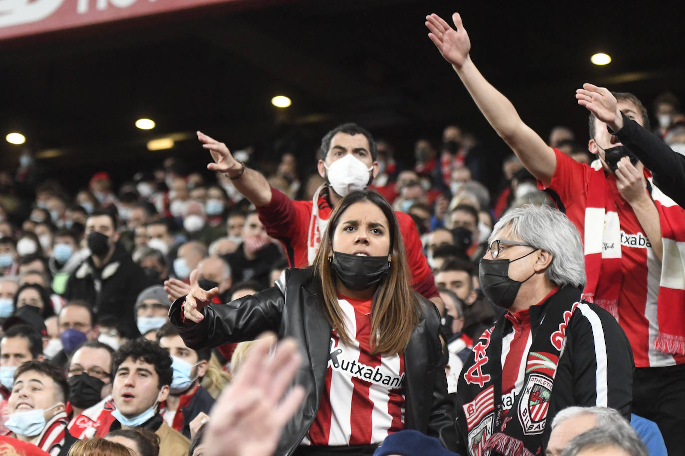 Fotos: San Mamés llevó en bolandas al Athletic