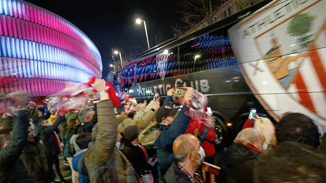 Fotos: San Mamés llevó en bolandas al Athletic