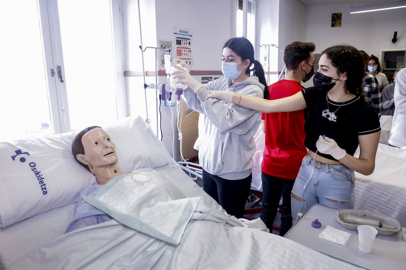 Fotos: Nadia Calviño visita las instalaciones de Egibide en Vitoria