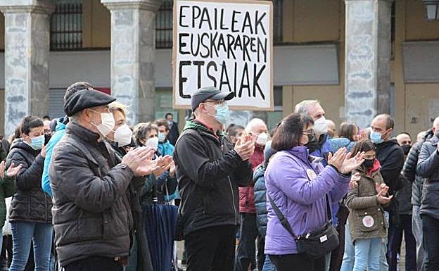 El PNV lleva a la Comisión Europea el fallo que considera «difícil» el euskera