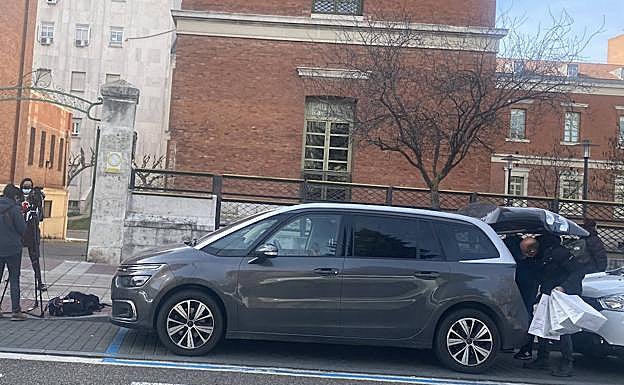 Policía Judicial abandona el Instituto de Patología Forense de Valladolid con bolsas de pruebas. 