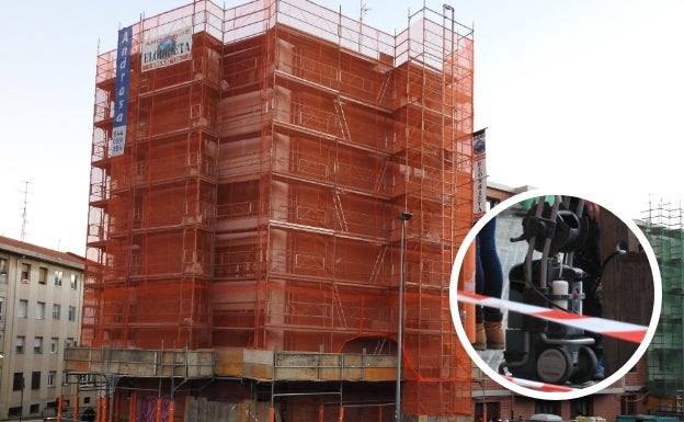 Imagen del lugar donde se ha producido el trágico suceso. En el círculo, la máquina que le ha caído encima al trabajador