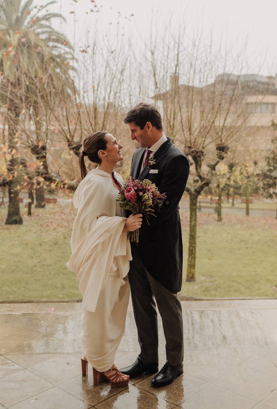 Fotos: Andrea, la novia que se casó en Neguri con una capa con capucha inspirada en &#039;La bella y la bestia&#039;