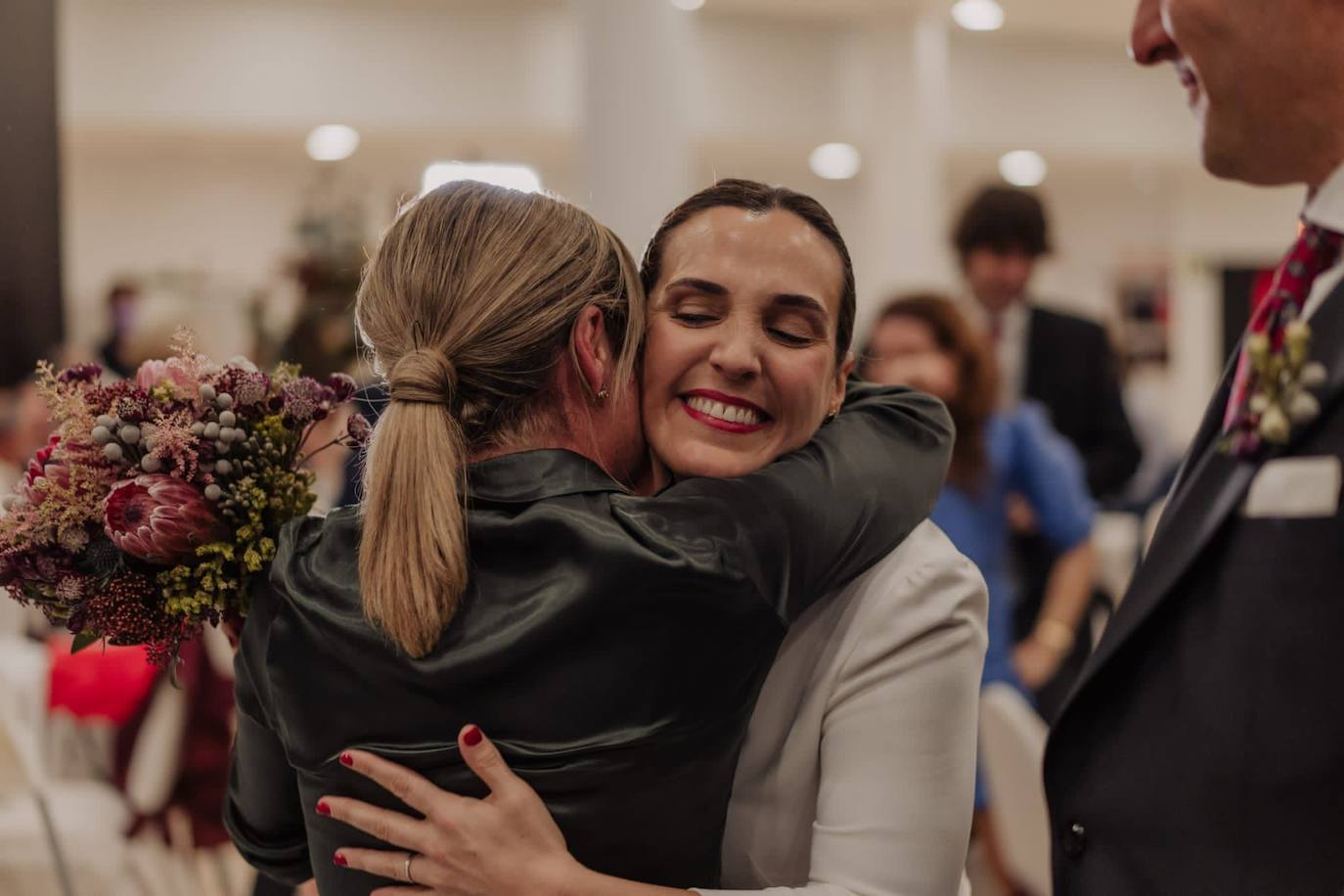 Fotos: Andrea, la novia que se casó en Neguri con una capa con capucha inspirada en &#039;La bella y la bestia&#039;