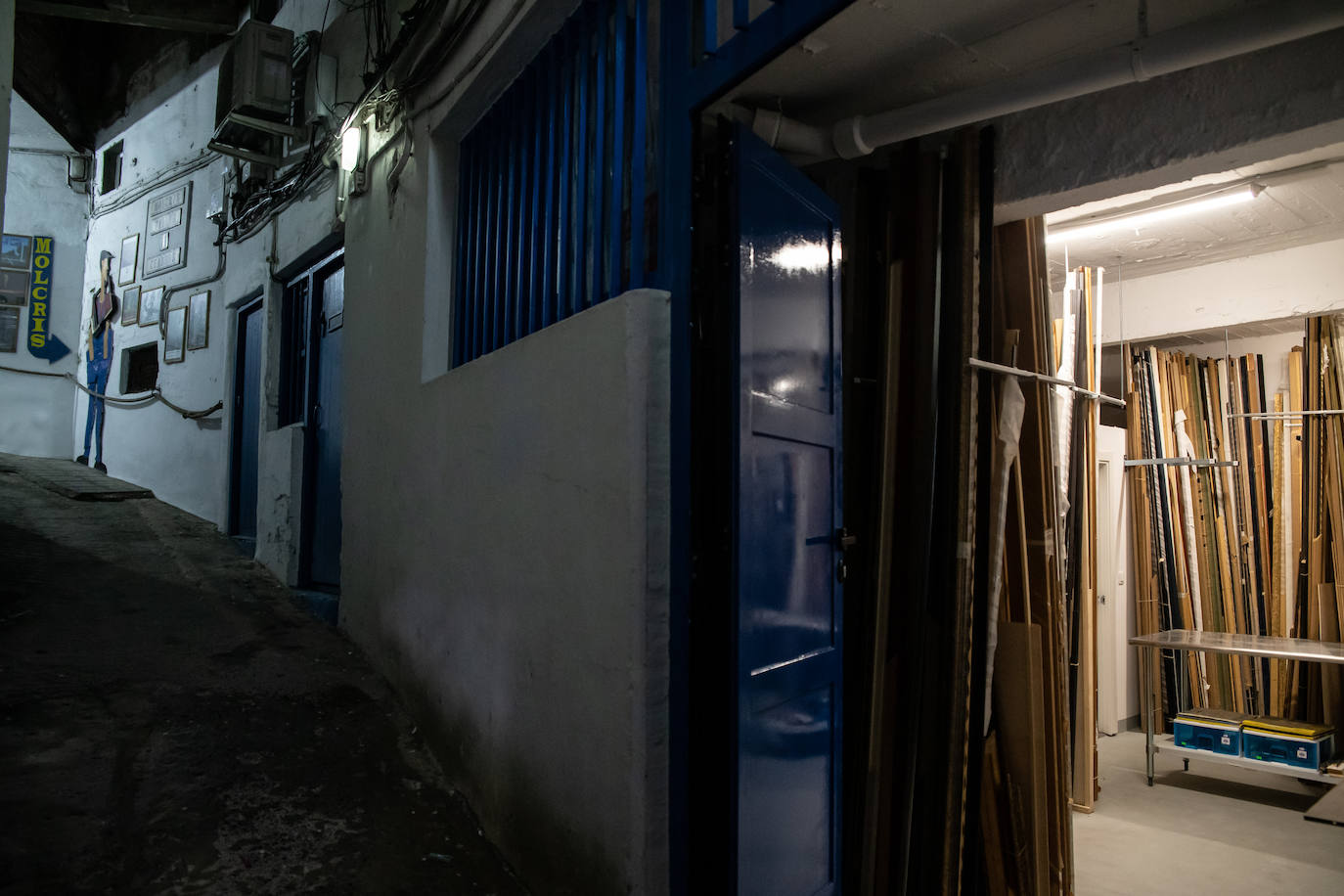 Fotos: El desconocido callejón de Bilbao lleno de arte y artesanía que recuerda a Santorini