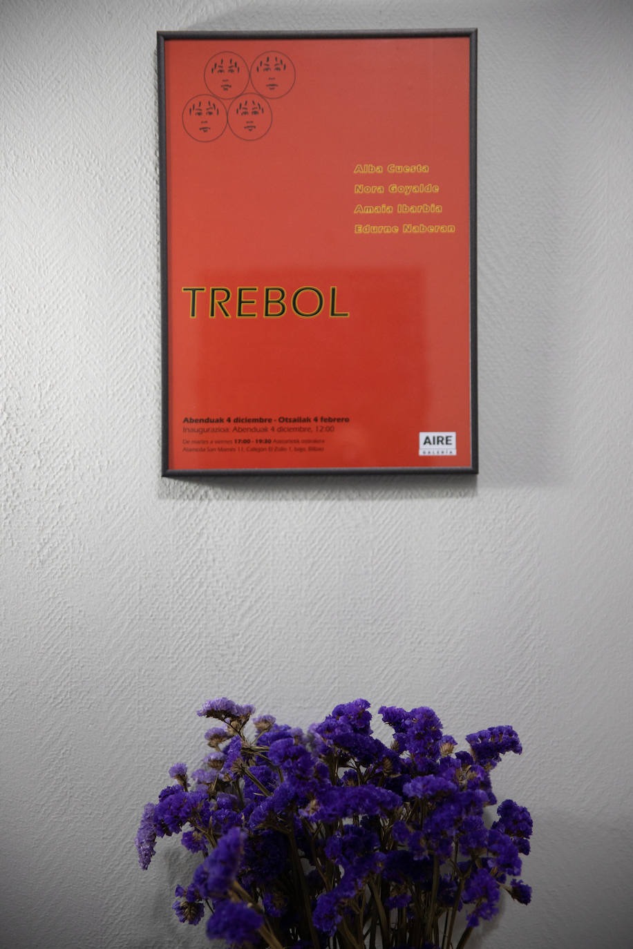 Fotos: El desconocido callejón de Bilbao lleno de arte y artesanía que recuerda a Santorini