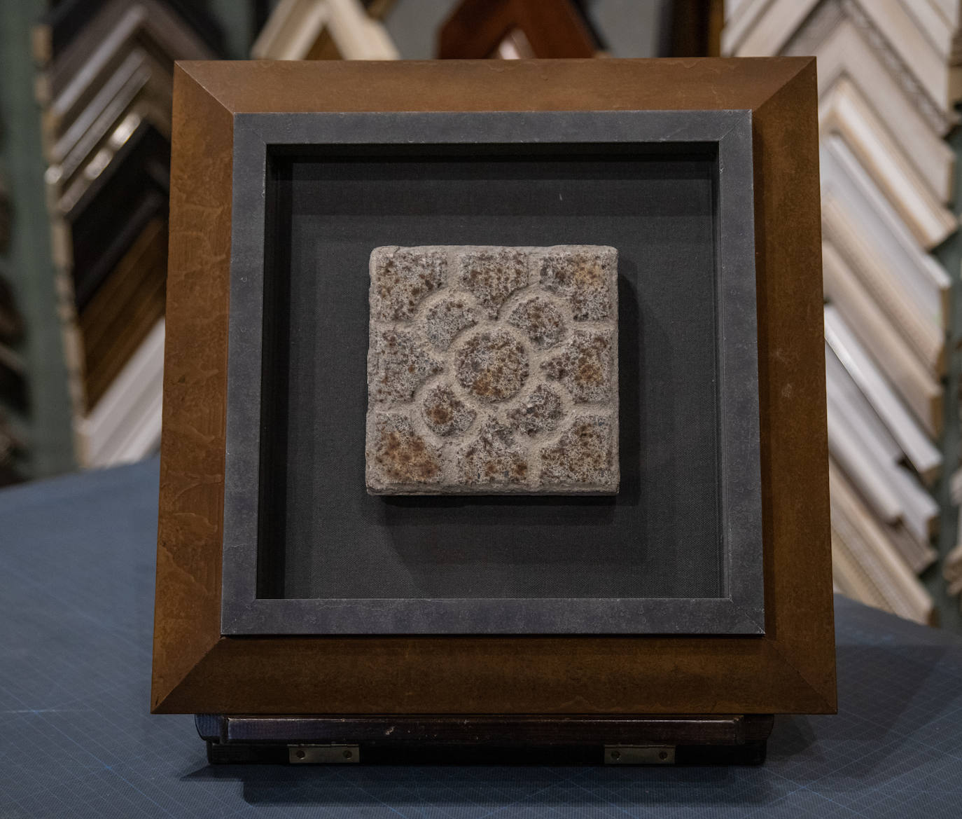 Fotos: El desconocido callejón de Bilbao lleno de arte y artesanía que recuerda a Santorini