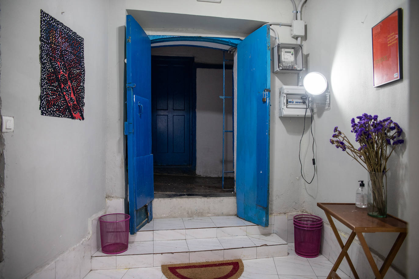 Fotos: El desconocido callejón de Bilbao lleno de arte y artesanía que recuerda a Santorini