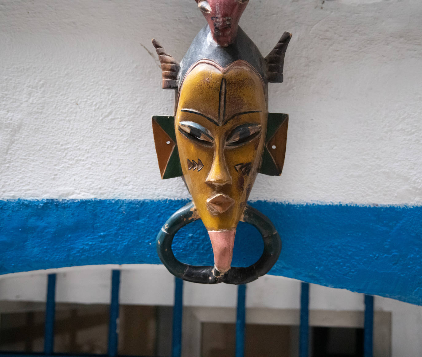 Fotos: El desconocido callejón de Bilbao lleno de arte y artesanía que recuerda a Santorini