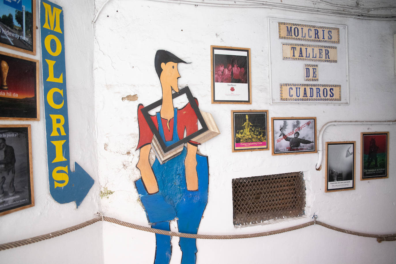 Fotos: El desconocido callejón de Bilbao lleno de arte y artesanía que recuerda a Santorini