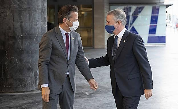 El lehendakari confía en ensanchar el pacto, pero Podemos sigue lejos