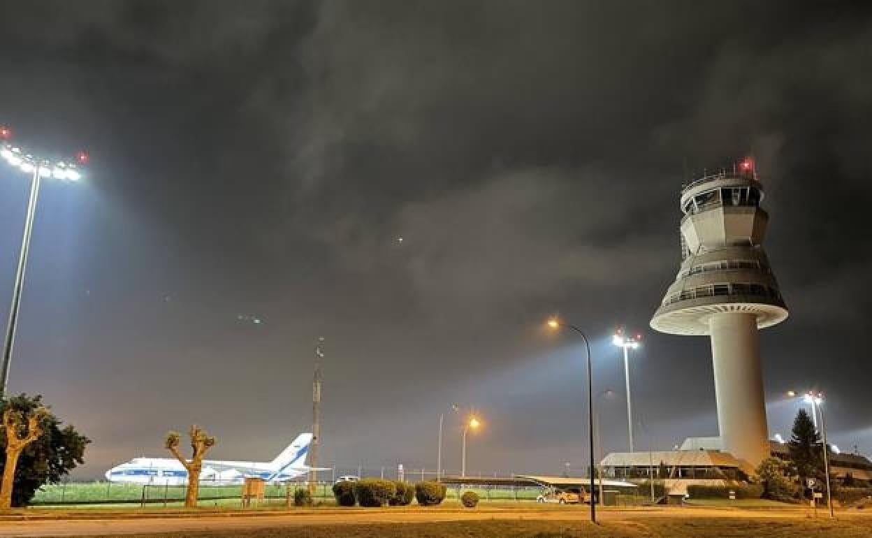 El aeropuerto de Vitoria mueve 5.400 toneladas y 9.200 viajeros en enero