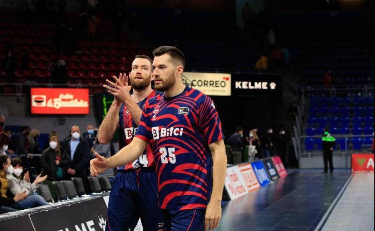 El Baskonia reservó a Alec Peters por sus molestias en el gemelo