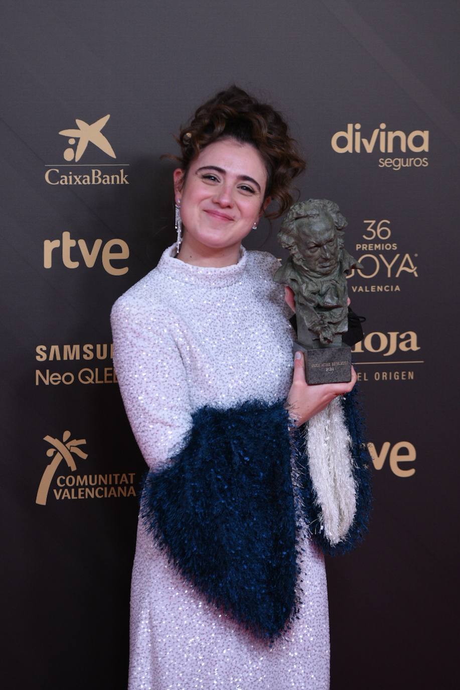 Fotos: Jone, la estudiante que está detrás del espectacular vestido con el que María Cerezuela ganó el Goya