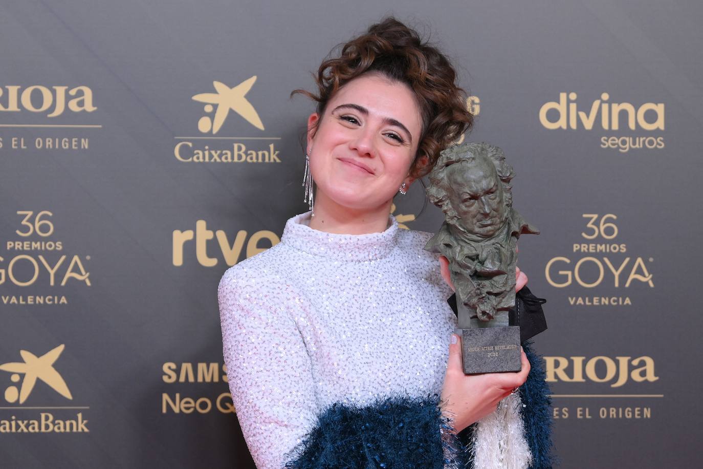 Fotos: Jone, la estudiante que está detrás del espectacular vestido con el que María Cerezuela ganó el Goya