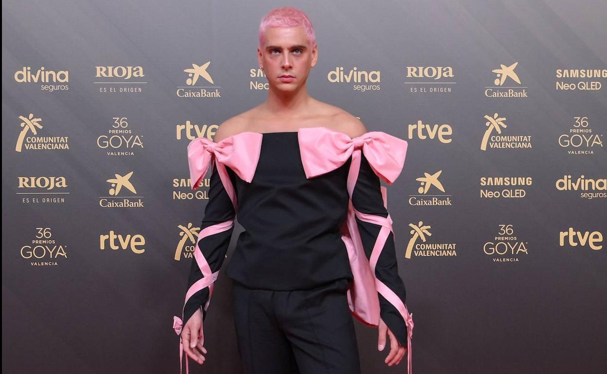 Eduardo Casanova denuncia los mensajes de «profundo odio» recibidos por su atuendo en los Goya