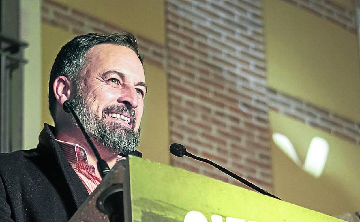 Santiago Abascal, exultante en la noche electoral. 