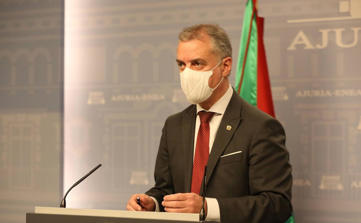 Urkullu traslada la solidaridad de Euskadi a los afectados por el naufragio