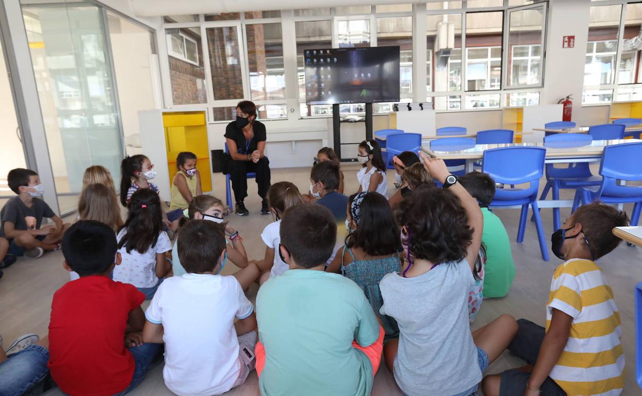 Reforma educativa en Euskadi: El Parlamento vasco da margen a PNV y PSE para acercar posturas al ampliar los plazos de la reforma educativa