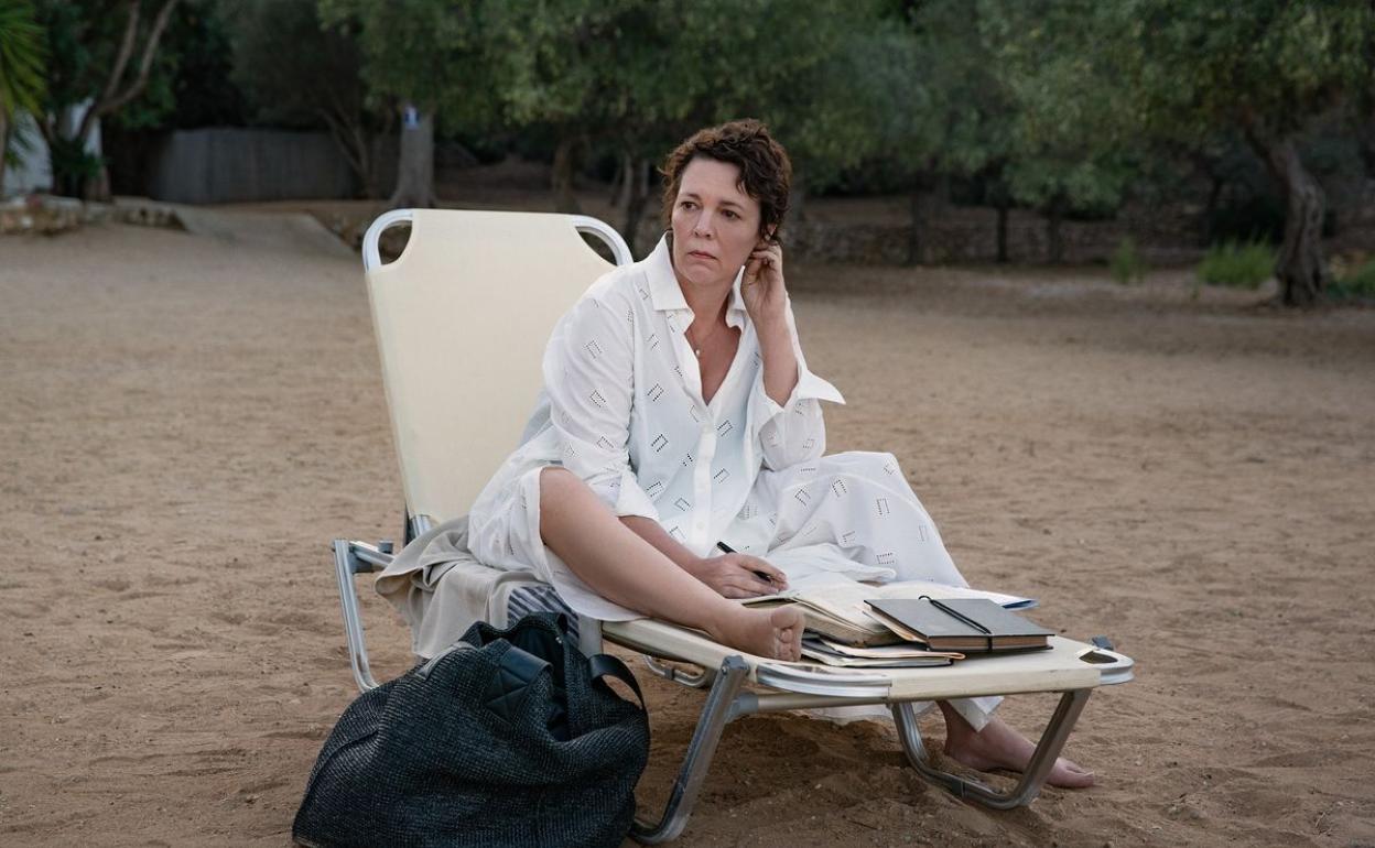 Olivia Colman, en un fotograma de 'La hija oscura'.