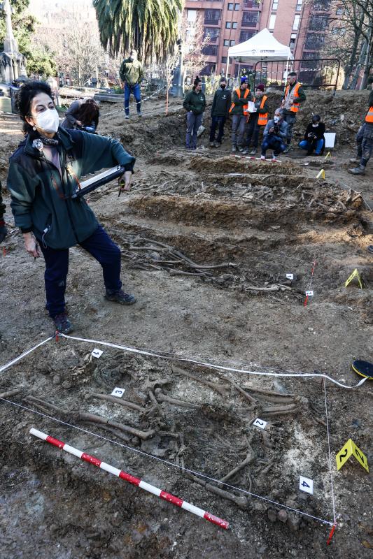 Fotos: Hallan en el cementerio de Begoña fosas comunes con restos de soldados liberales de la Guerra Carlista