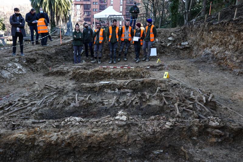 Fotos: Hallan en el cementerio de Begoña fosas comunes con restos de soldados liberales de la Guerra Carlista
