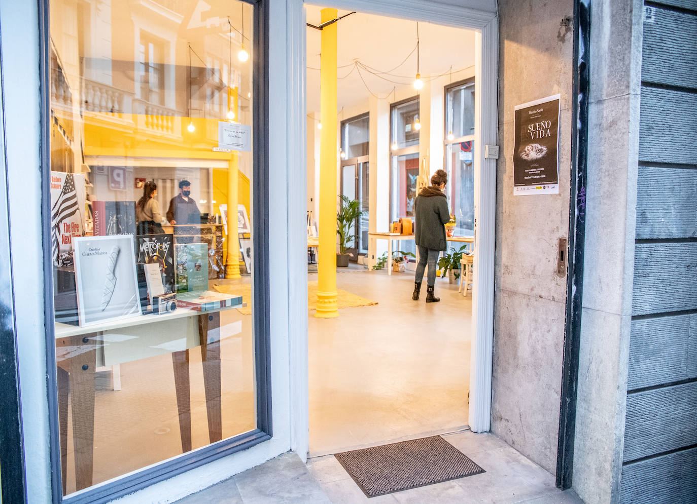 Fotos: &#039;La ilusa&#039;: la nueva (y diferente) librería de Bilbao que se rinde a la moda y el arte