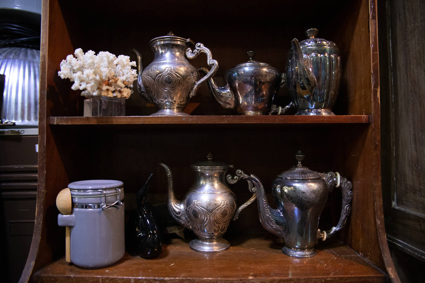 Fotos: Los &#039;tesoros&#039; de Souhail: la tienda de Bilbao la Vieja en la que rescata antigüedades