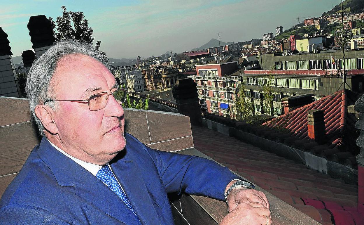 José Antonio Jainaga, presidente de Sidenor, en la terraza de su despacho en la capital vizcaína. 