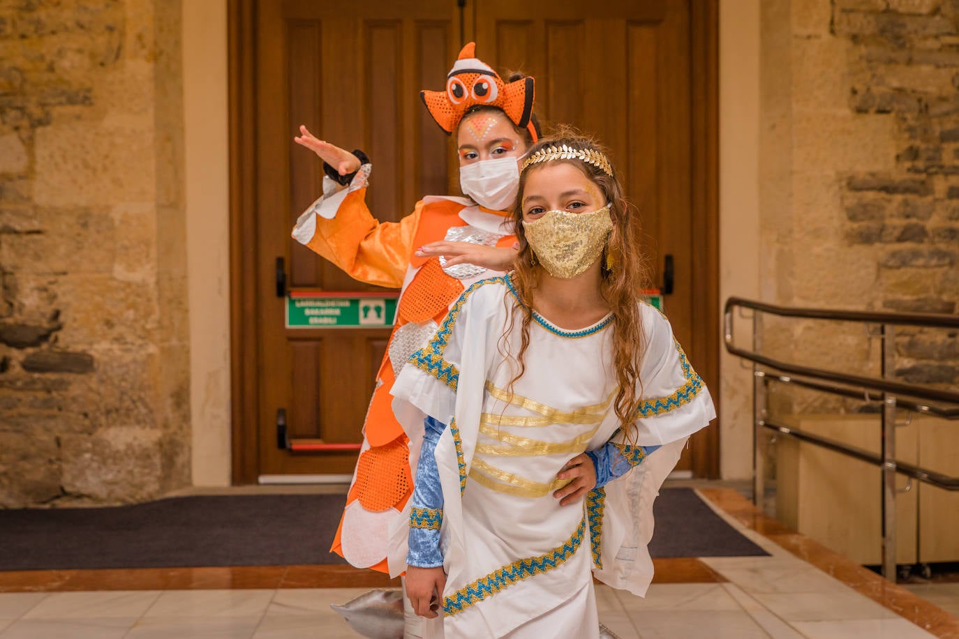 Fotos: Elfos, mosqueteros, hippies, Wally... así son las comparsas del Carnaval de Vitoria