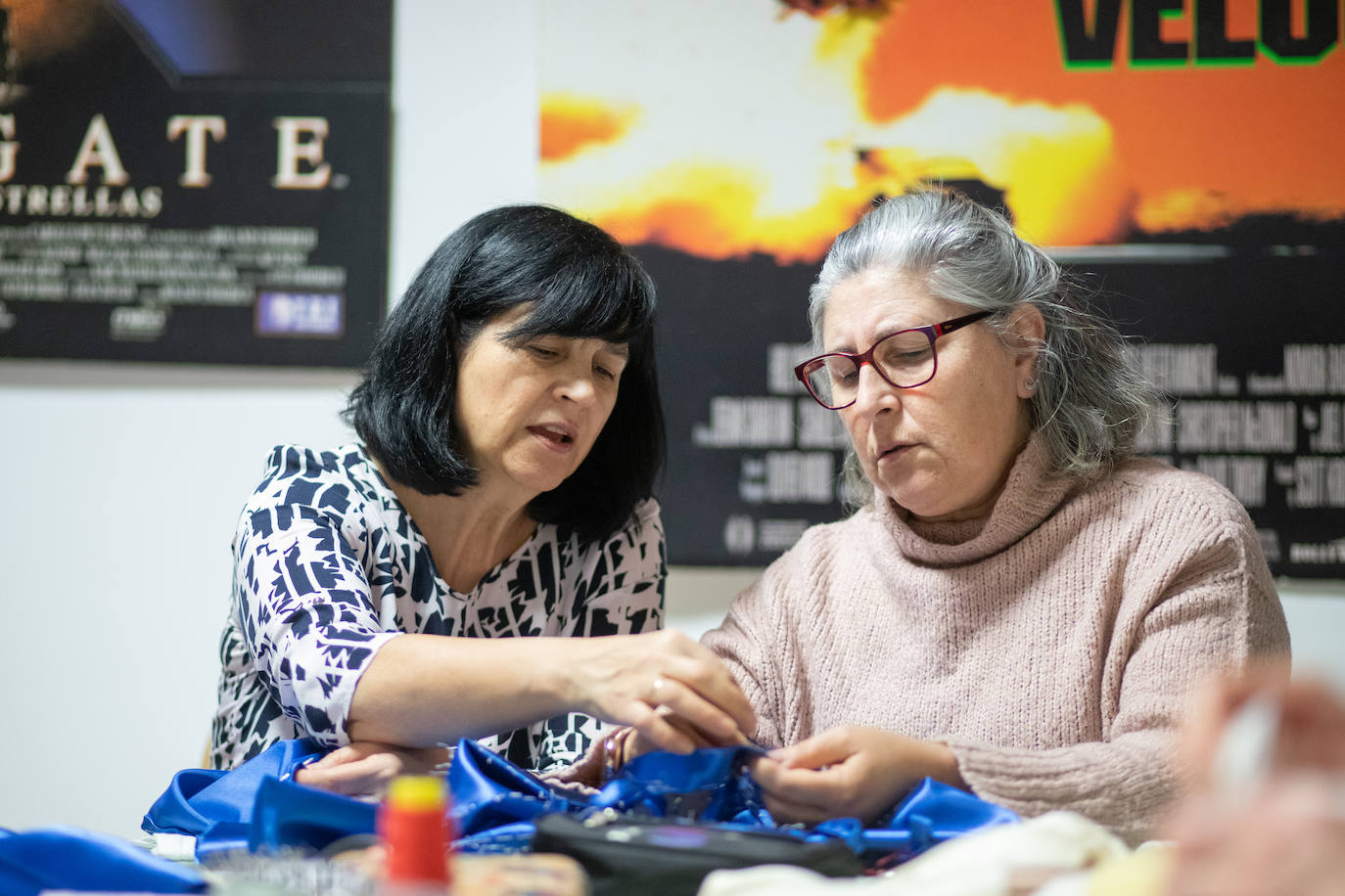 Fotos: Cuando las madres son las artistas: así crean el vestuario del musical de Salesianos de Deusto