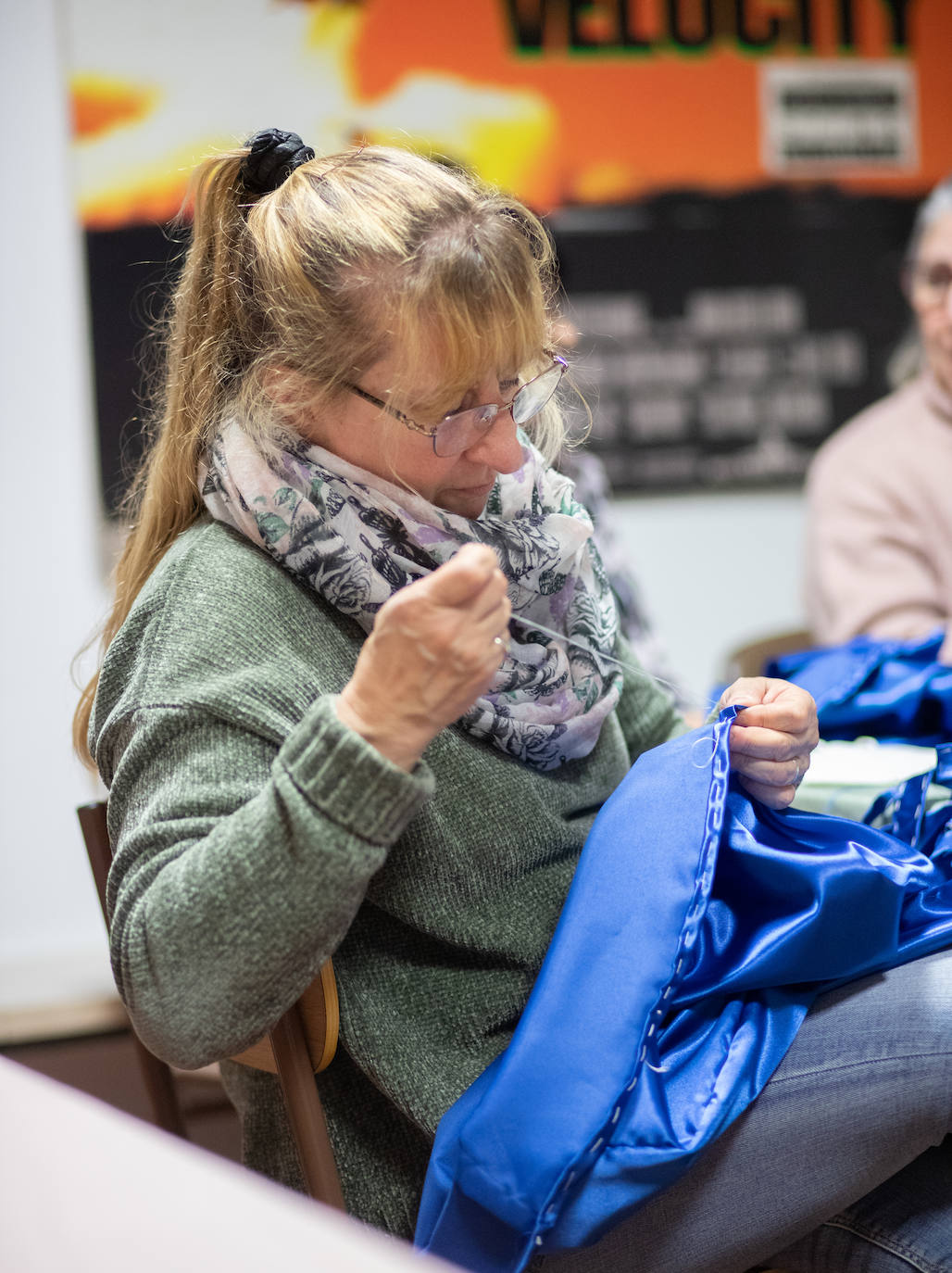 Fotos: Cuando las madres son las artistas: así crean el vestuario del musical de Salesianos de Deusto