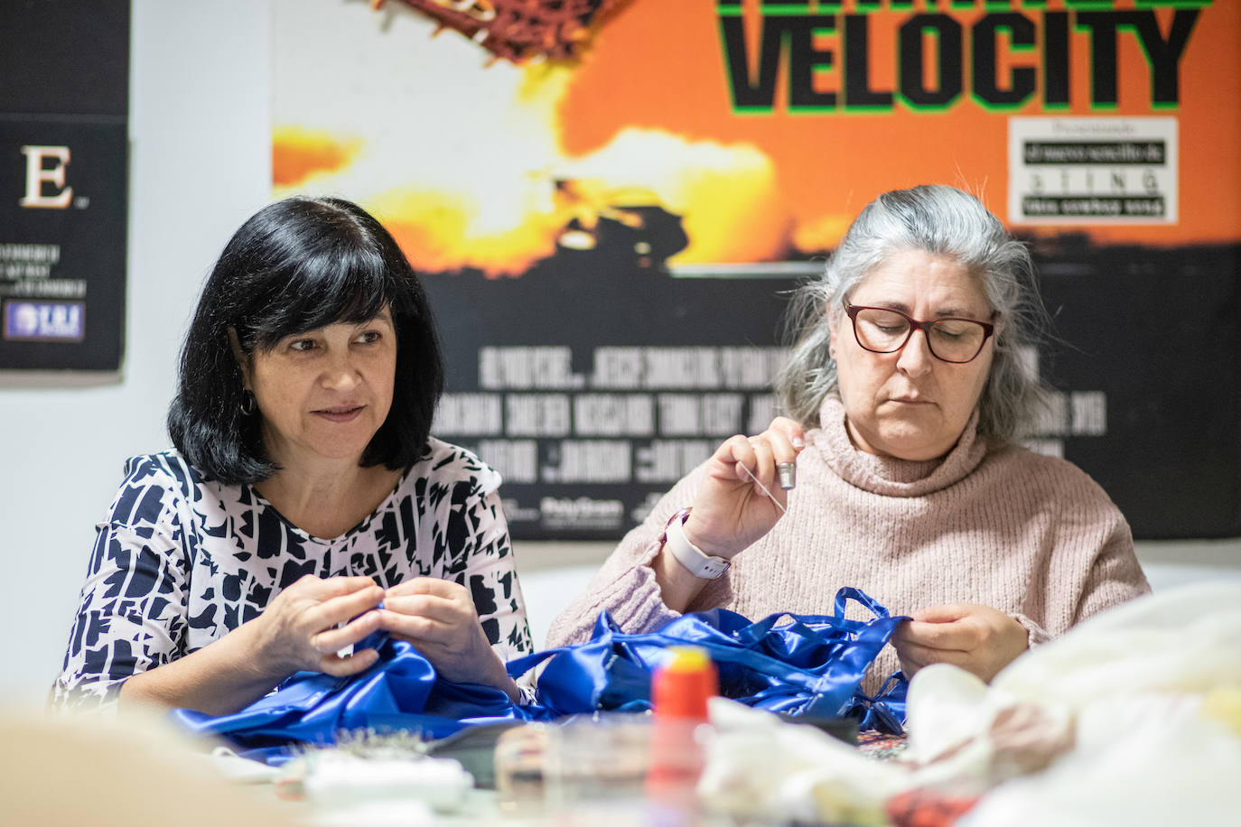 Fotos: Cuando las madres son las artistas: así crean el vestuario del musical de Salesianos de Deusto