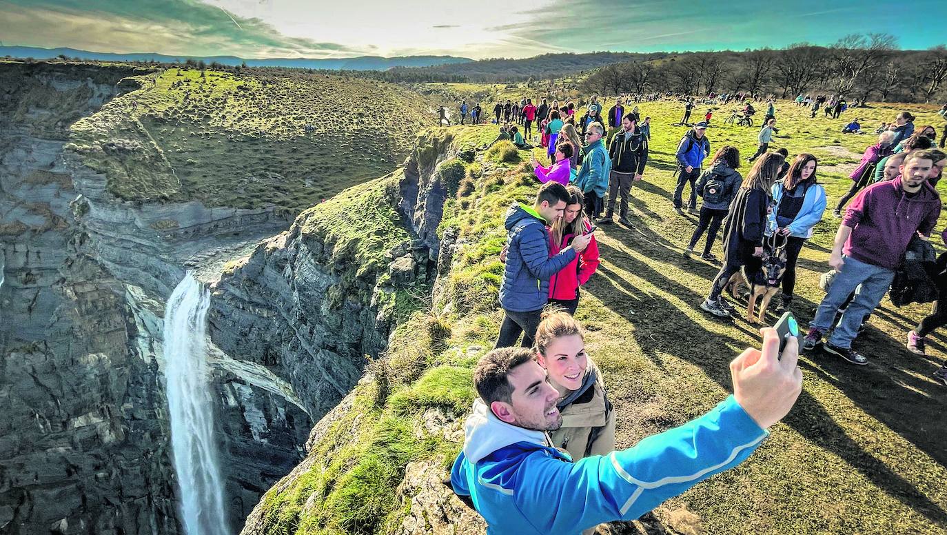 En el Salto del Nervión se montan auténticas romerías. 