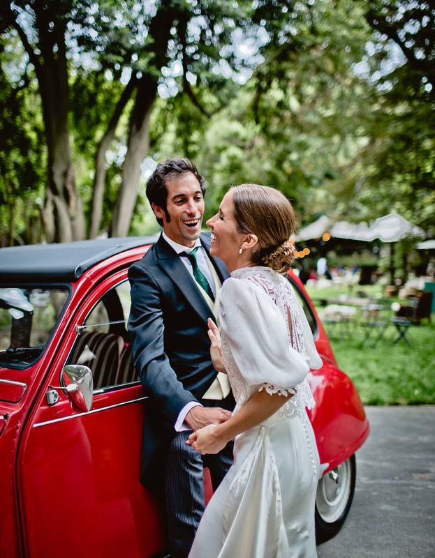 Nico y Pati sonrientes el día de su boda.