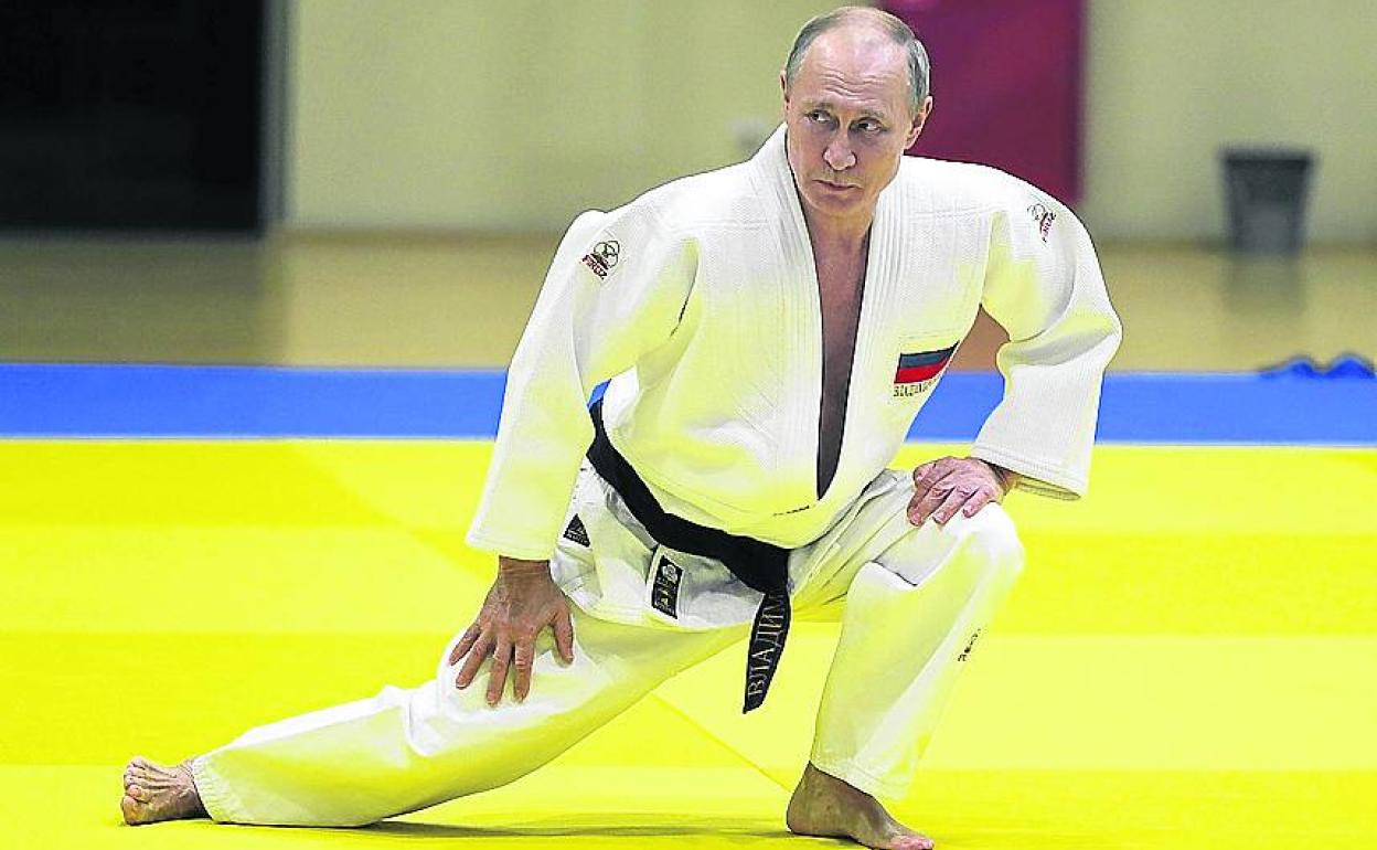 Putín ha sido desposeído del cargo de presidente honorífico de la Federación Internacional de Judo. 