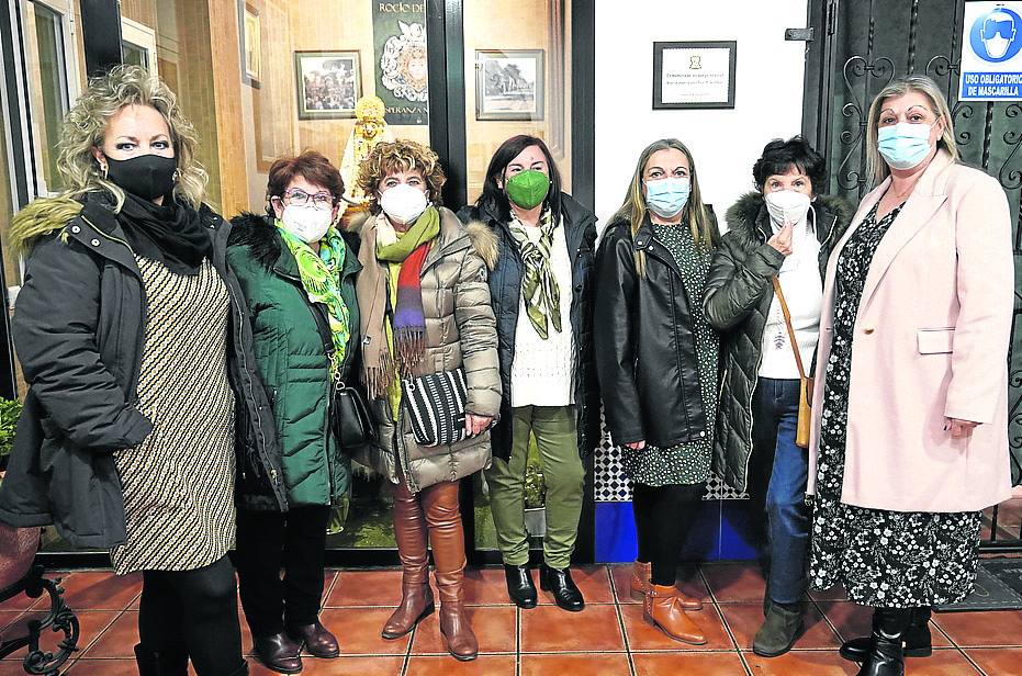 Lola Alcalá, María Serena, Charo Castillo, Carmen Ruiz, Manoli Navarro, Ana Calvente y Roble Navarro.