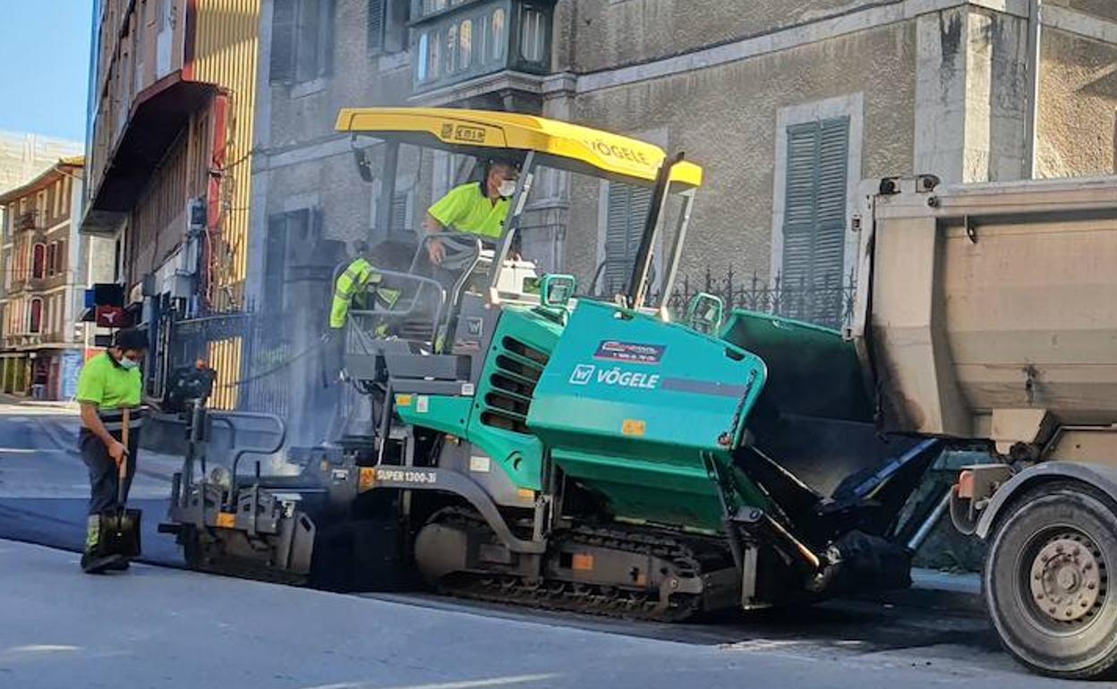 El programa de asfaltados se alargará durante ocho semanas. 