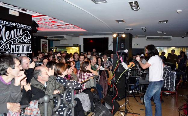 Llenazo en la anterior sede, el Satélite T, en Deusto.