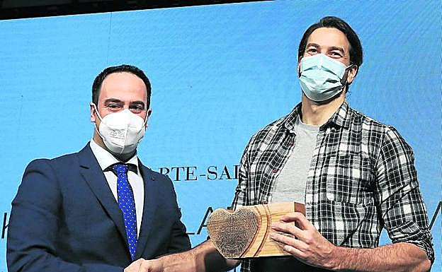 Asier Alustiza con Denis Ugalde.