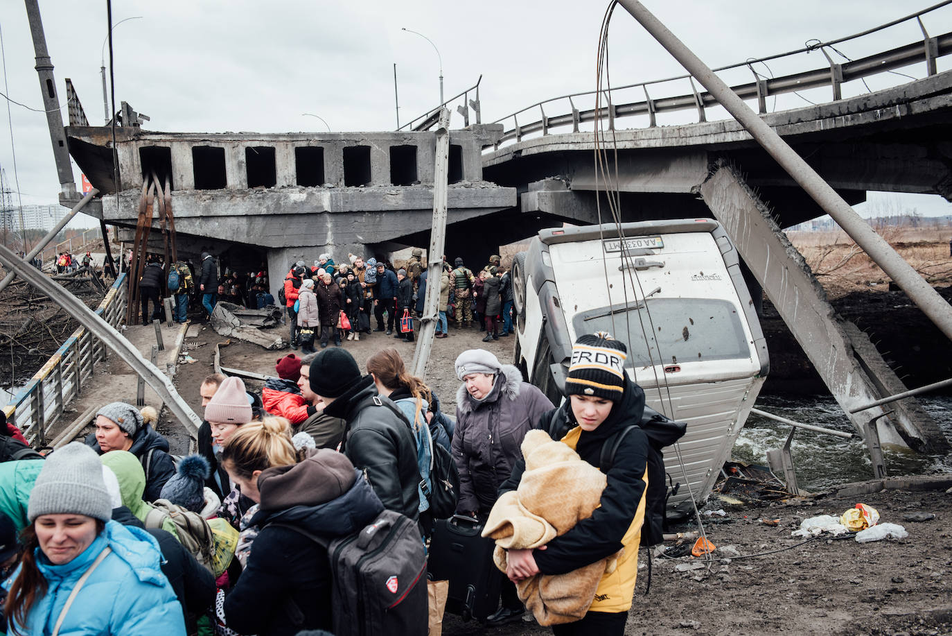 Fotos: Moscú bombardea a civiles en Irpin, a las puertas de Kiev