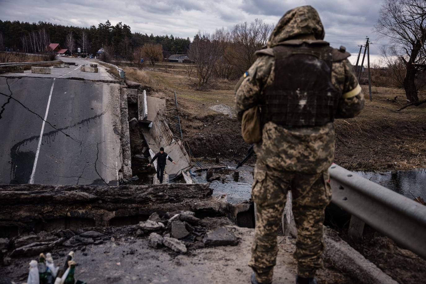 Fotos: Moscú bombardea a civiles en Irpin, a las puertas de Kiev