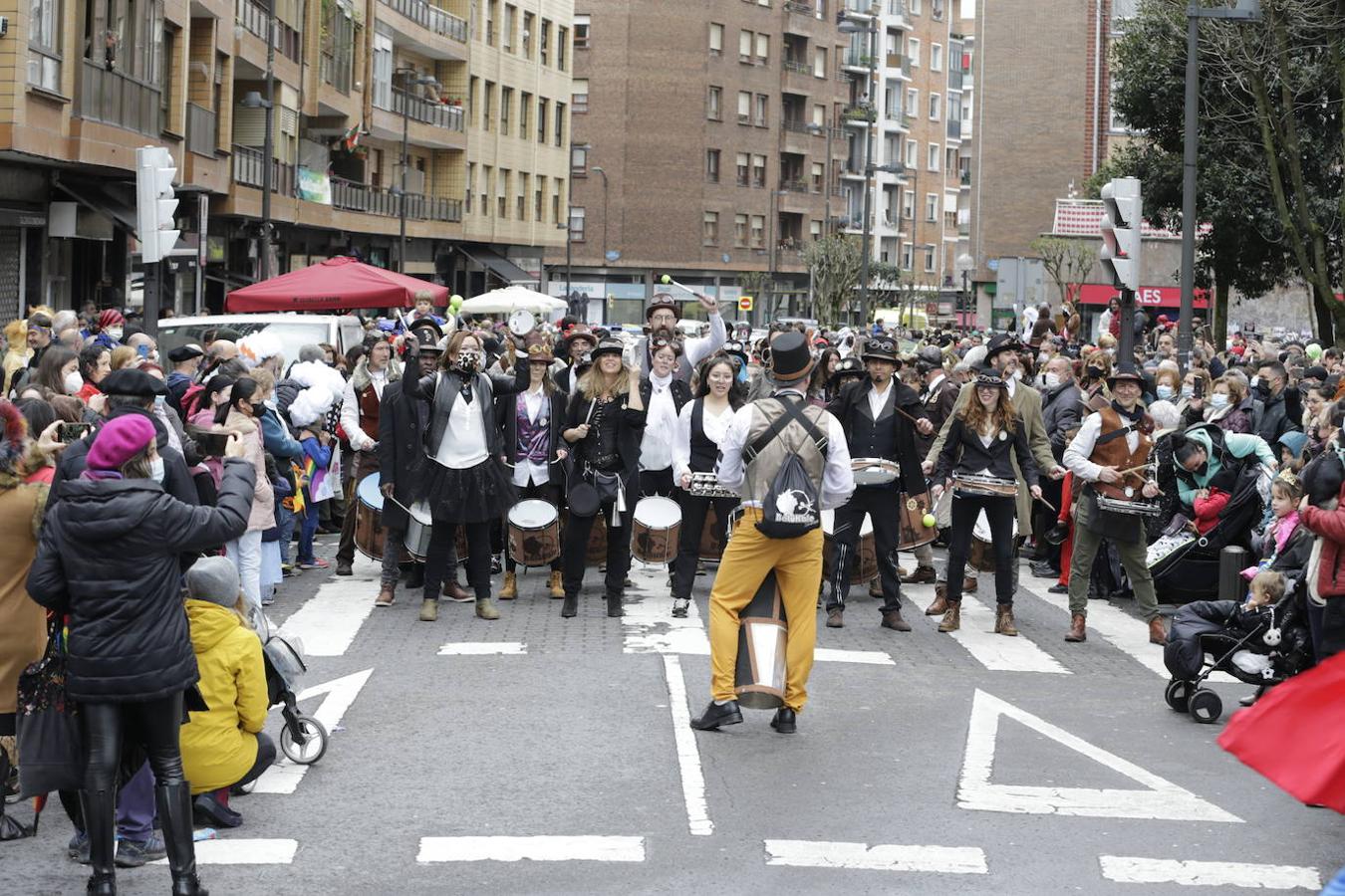 Fotos: Colorido y mucho baile en el Carnaval de Santutxu