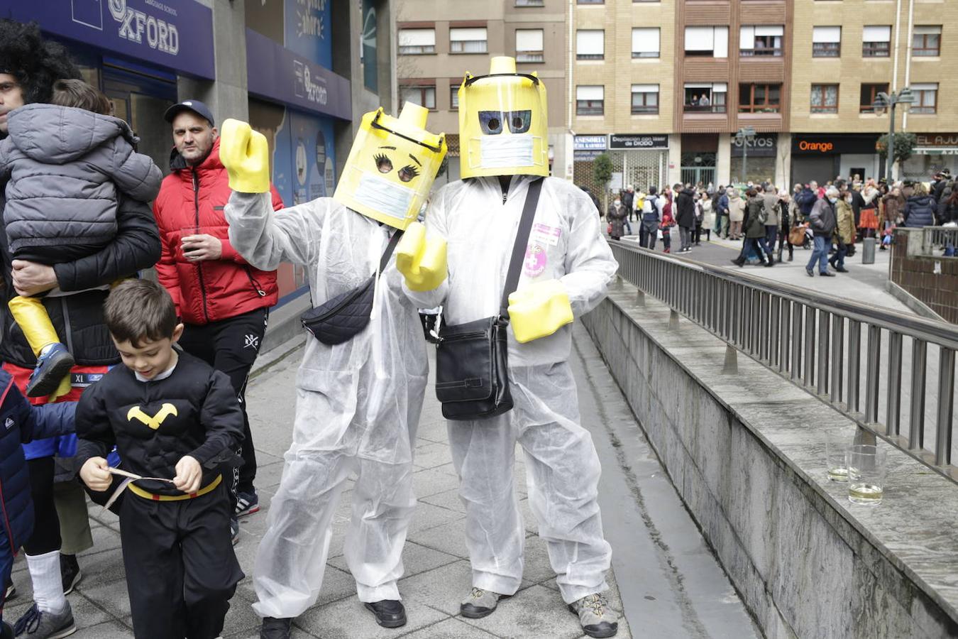 Fotos: Colorido y mucho baile en el Carnaval de Santutxu